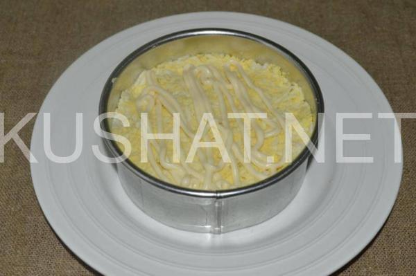 слоеный салат с крабовыми палочками, сыром и орехами 9_слоеный салат с крабовыми палочками, сыром и орехами