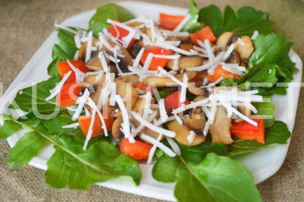 9_теплый салат с рукколой и грибами шампиньонами